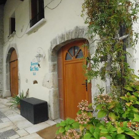 Chez Nous. B & B Bassy Bagian luar foto