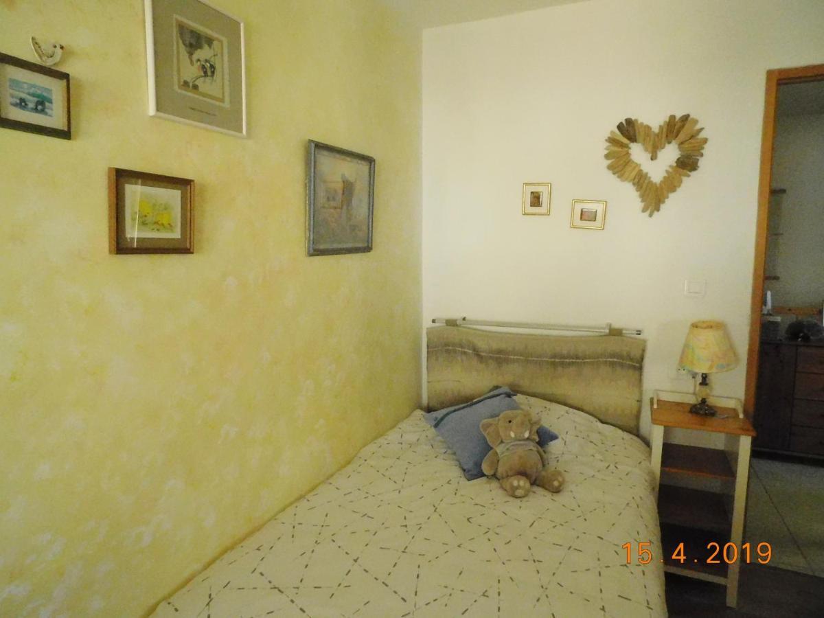 Chez Nous. B & B Bassy Bagian luar foto