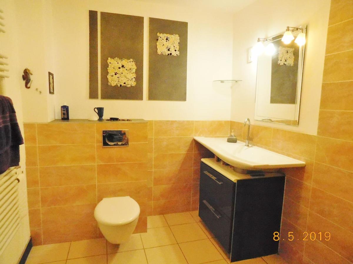 Chez Nous. B & B Bassy Bagian luar foto