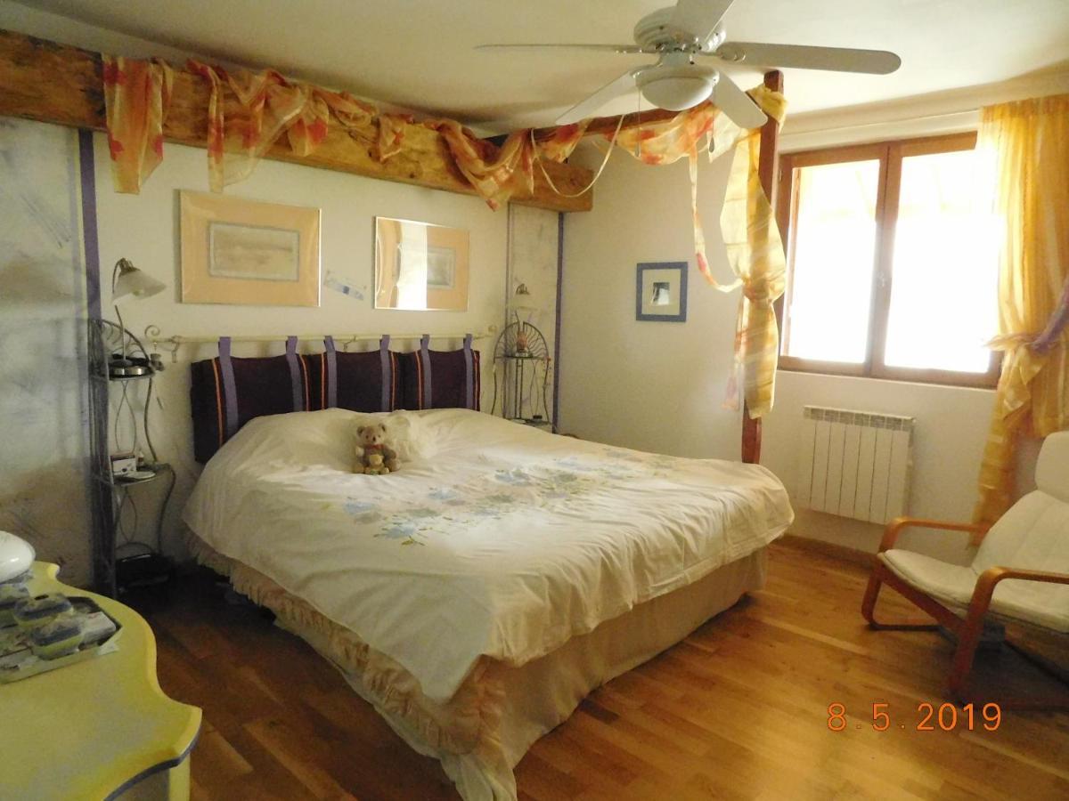 Chez Nous. B & B Bassy Bagian luar foto