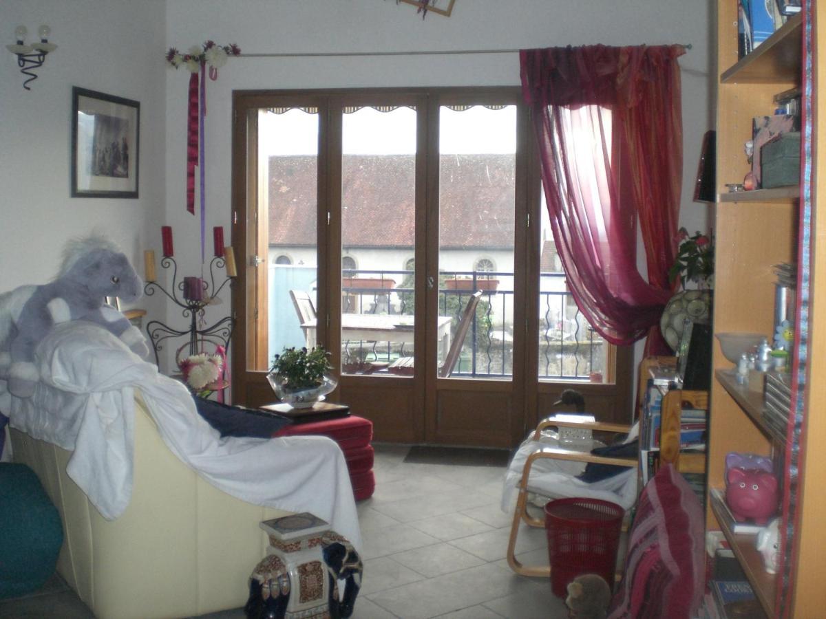 Chez Nous. B & B Bassy Bagian luar foto