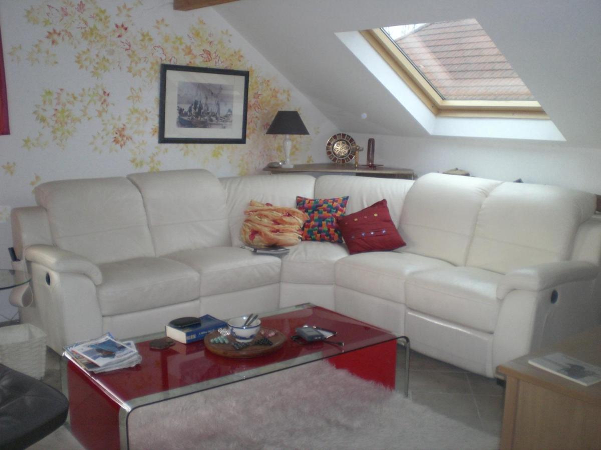 Chez Nous. B & B Bassy Bagian luar foto