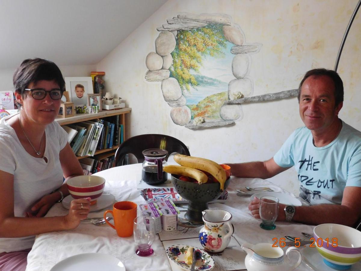 Chez Nous. B & B Bassy Bagian luar foto