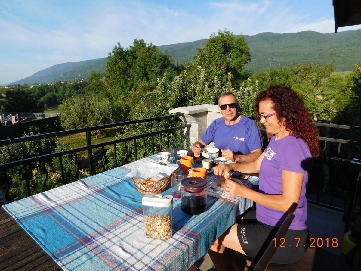 Chez Nous. B & B Bassy Bagian luar foto
