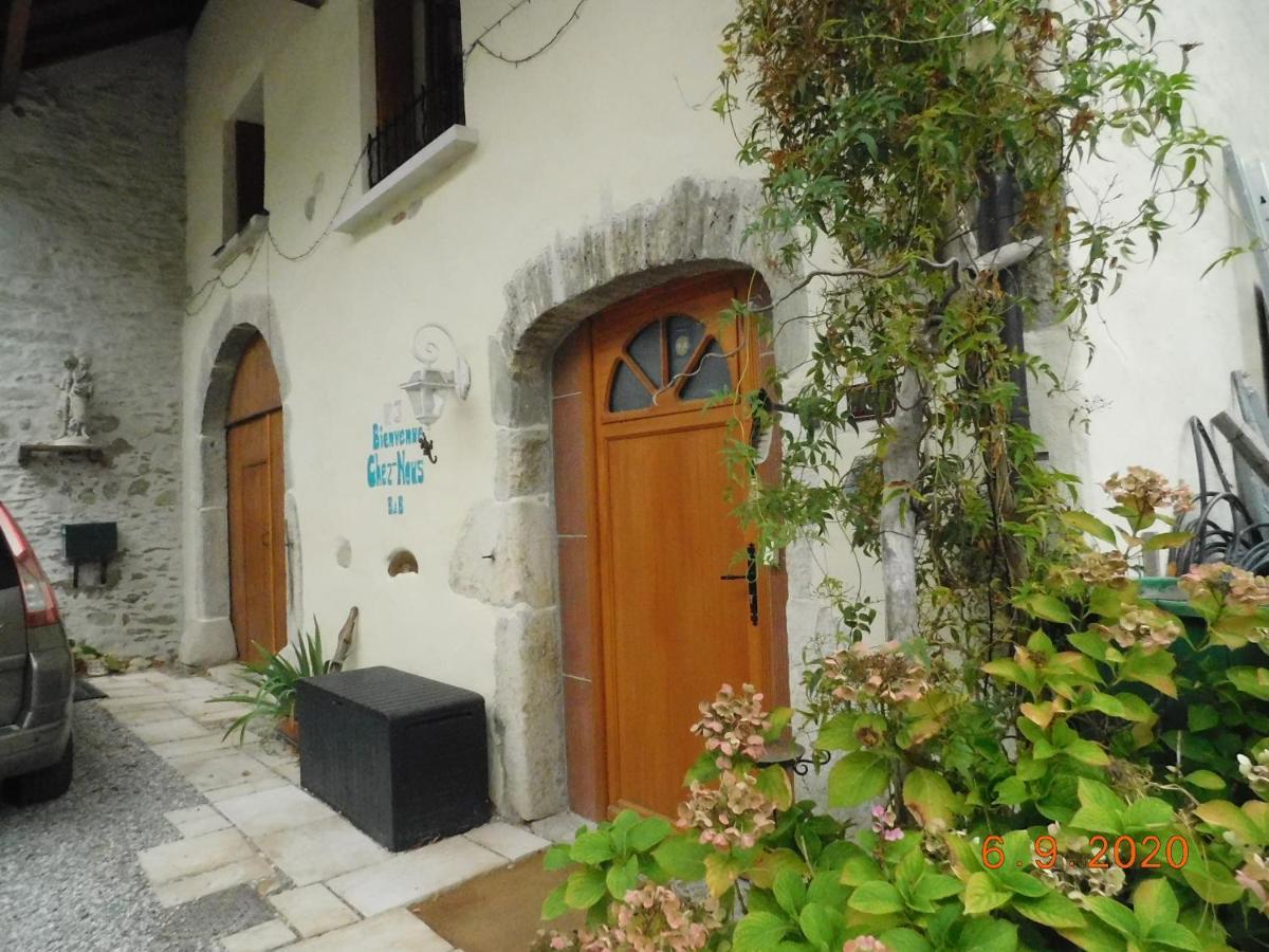 Chez Nous. B & B Bassy Bagian luar foto