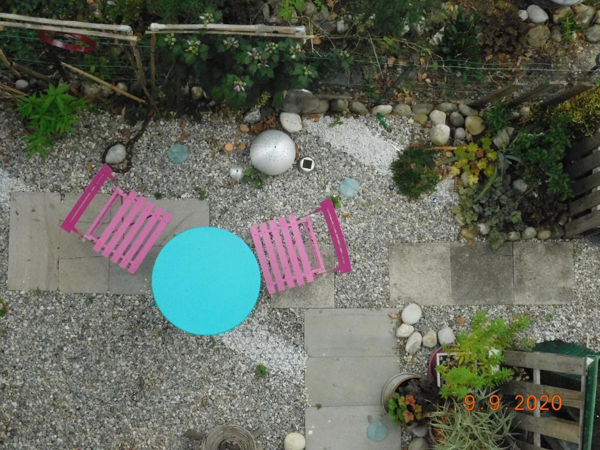 Chez Nous. B & B Bassy Bagian luar foto
